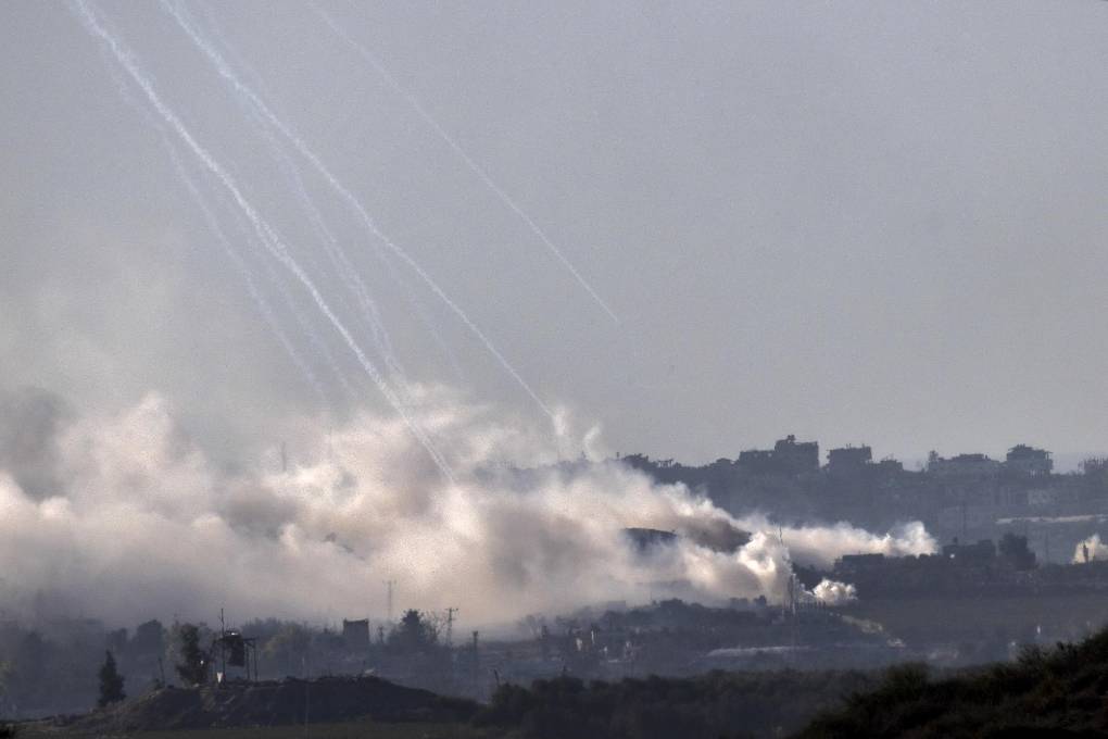 Bombardeos de las fuerzas israelíes en medio de las batallas en curso contra el movimiento palestino Hamas.
