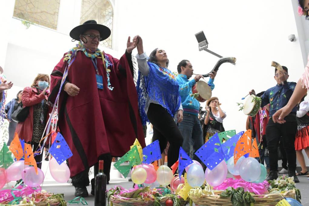 La celebración de compadres en el Legislativo.