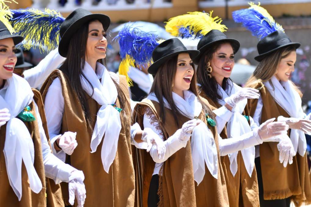Bailarinas de la fraternidad Cocani. 