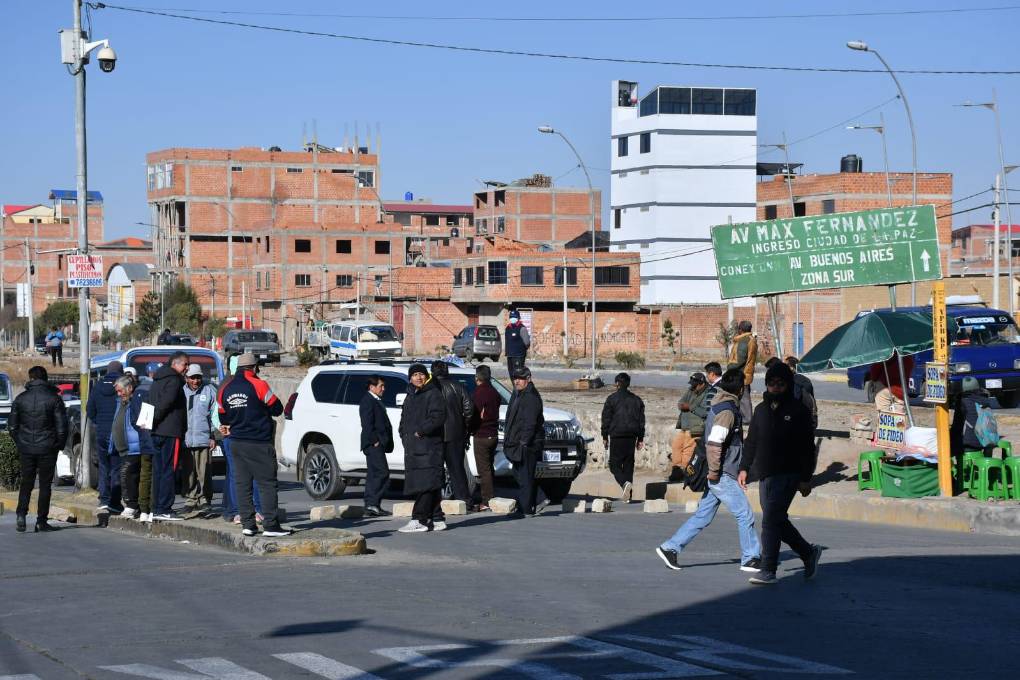 Bloqueo de choferes en El Alto 