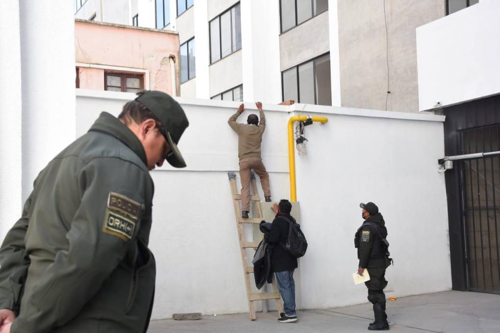 Así ingresó una de las personas a las oficinas de la Apdhb.
