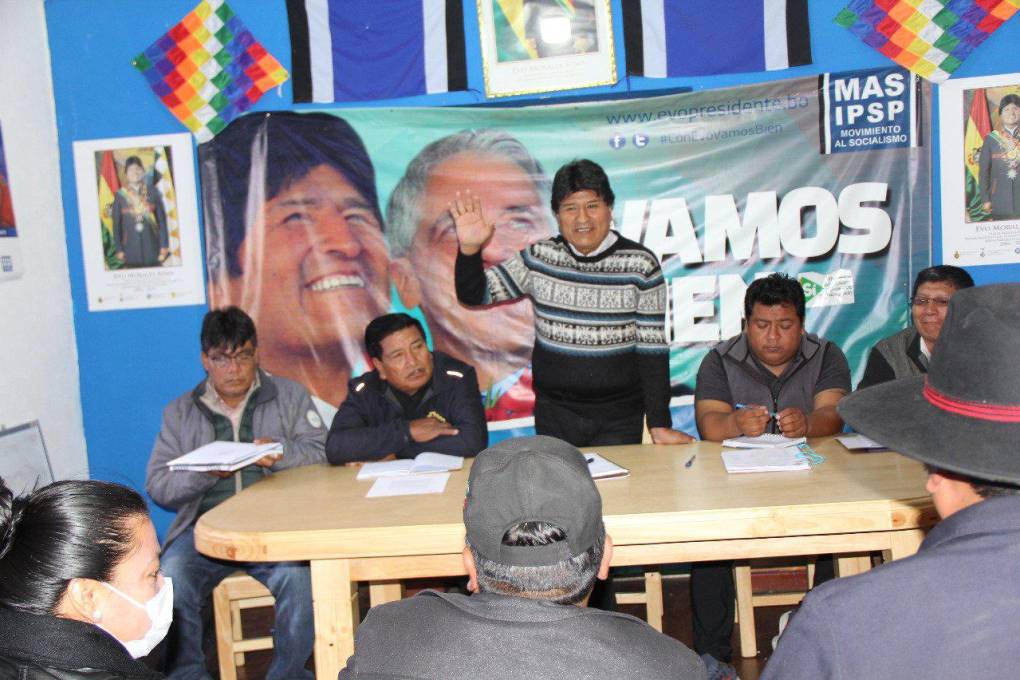 Evo Morales en la reunión con asambleístas paceños