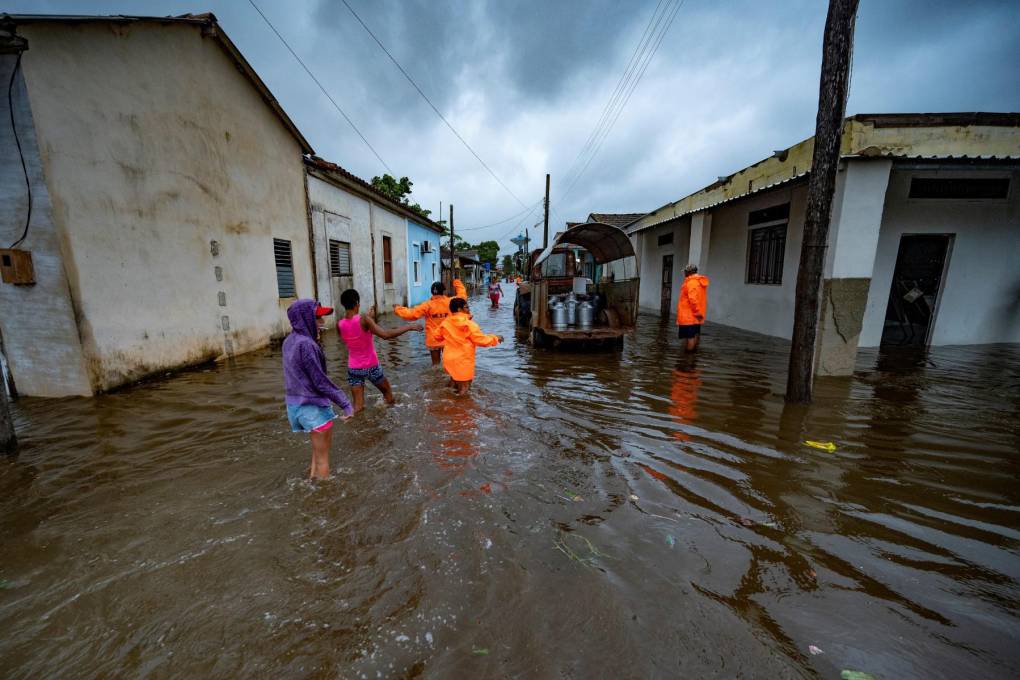 Cuba quedó con grandes daños tras el paso del huracán / AFP