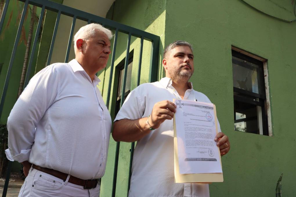 Los cívicos Leonardo Martínez y Fernando Larach.