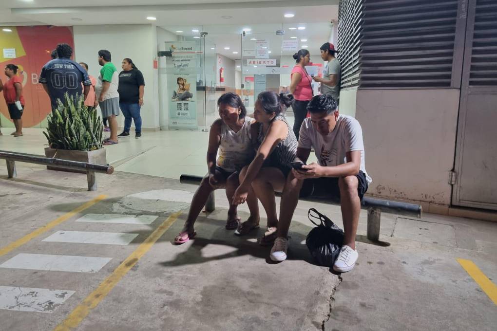 Familiares llegaron hasta la clínica