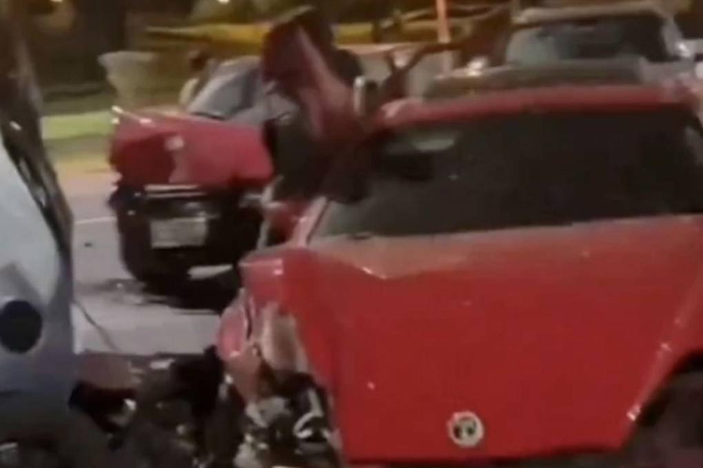 Testigos registraron un accidente de carreras ilegales de automóviles
