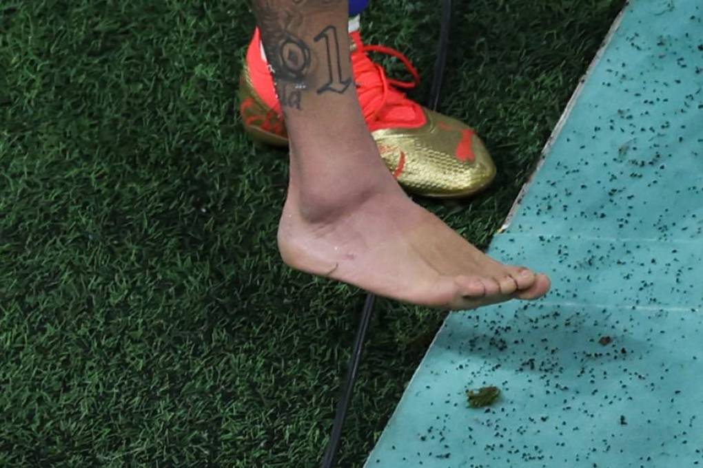 Confirman que Neymar sufre un esguince en el tobillo derecho