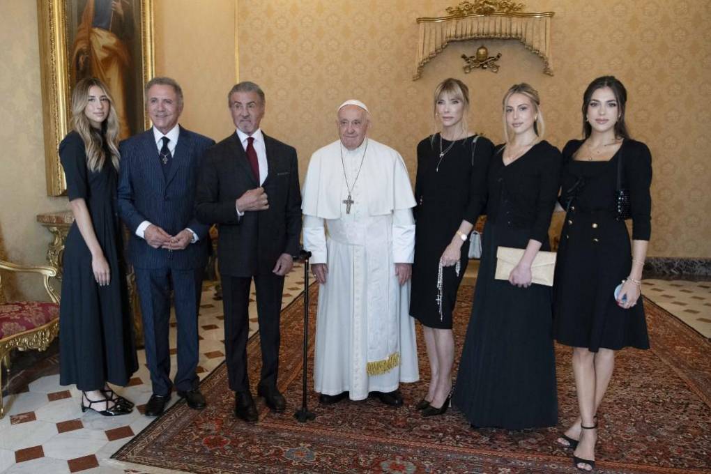 Stallone, llegó al Vaticano acompañado de su esposa