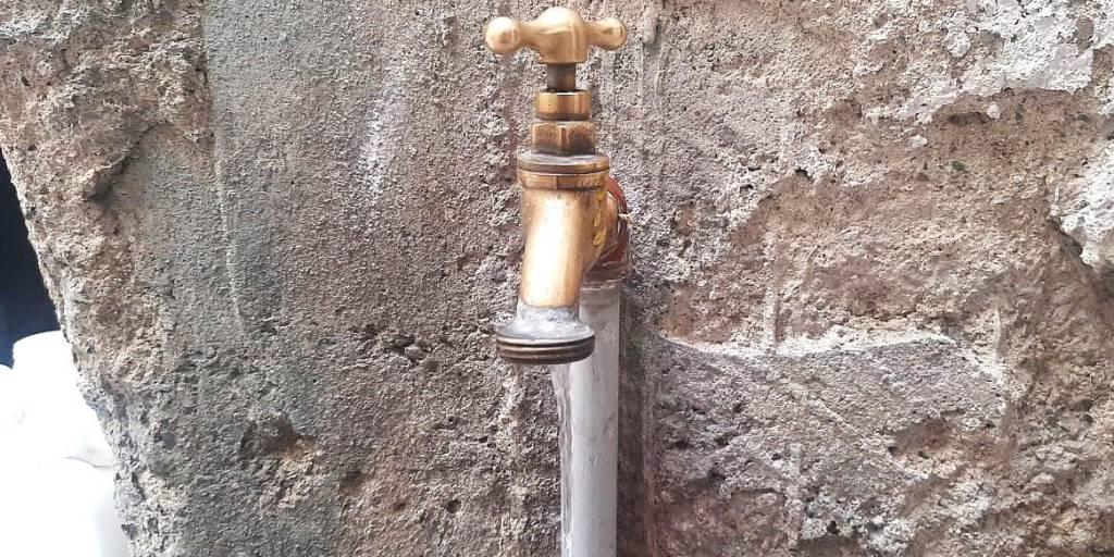 La presión del agua potable es baja en el municipio de El Alto