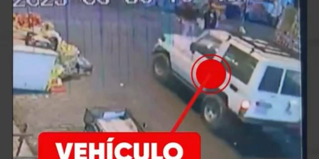 El vehículo que atropelló a la niña de dos años en Villa Dolores, en la ciudad de El Alto.