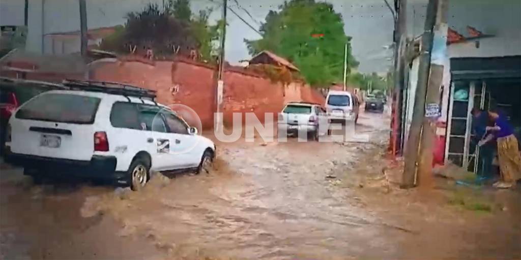 Calles inundadas en Tiquipaya, Cochabamba.