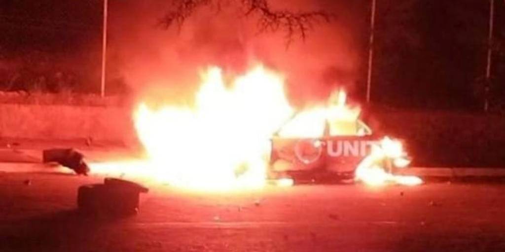 En Santa Cruz, a un comunicador le incendiaron su vehículo