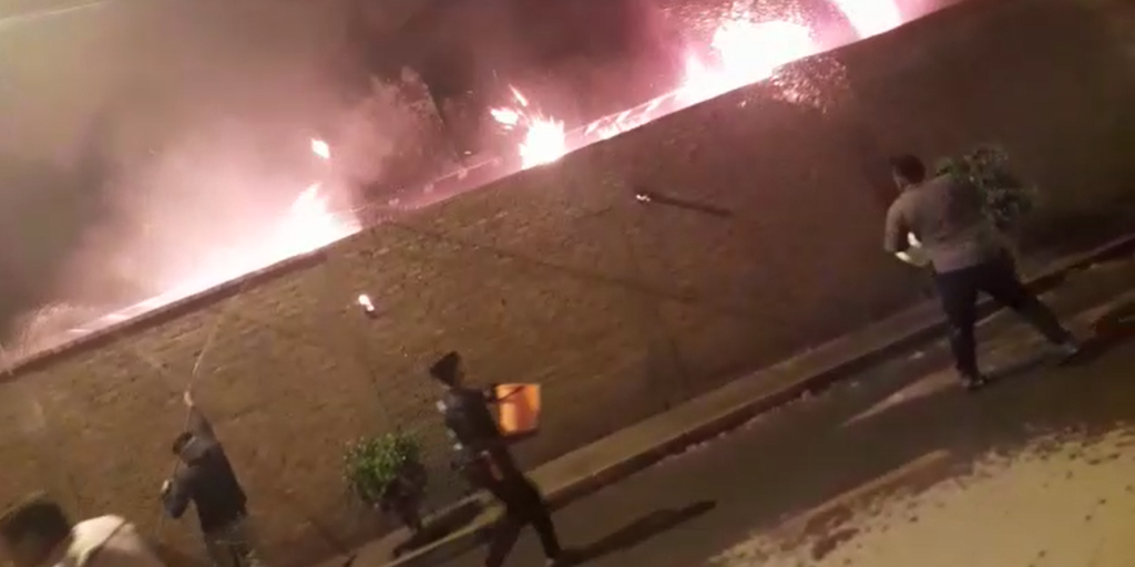 Vecinos ayudaron a controlar las llamas