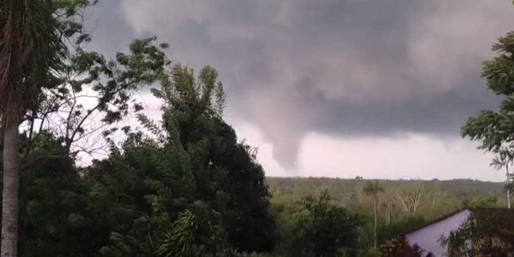 Al Menos Dos Muertos Y Familias Afectadas Por Lluvias Y Tornados