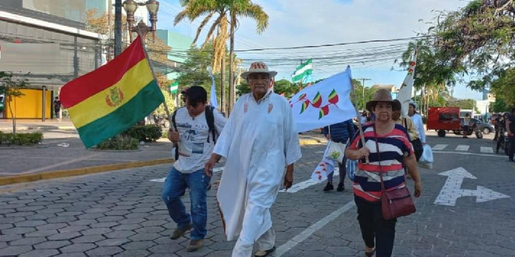 El ‘Tata Marcial’ llegó marchando desde la Plaza 24 de Septiembre