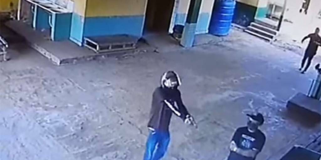 La boliviana estaba sentada cuando un desconocido se acercó y le disparó en la cara
