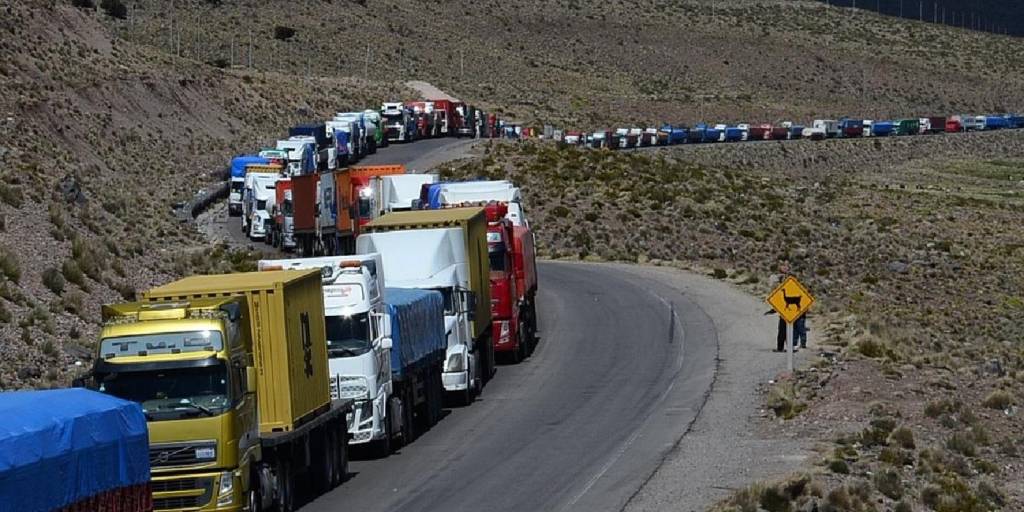 El comercio exterior boliviano se ve perjudicado a causa de los bloqueos en Perú