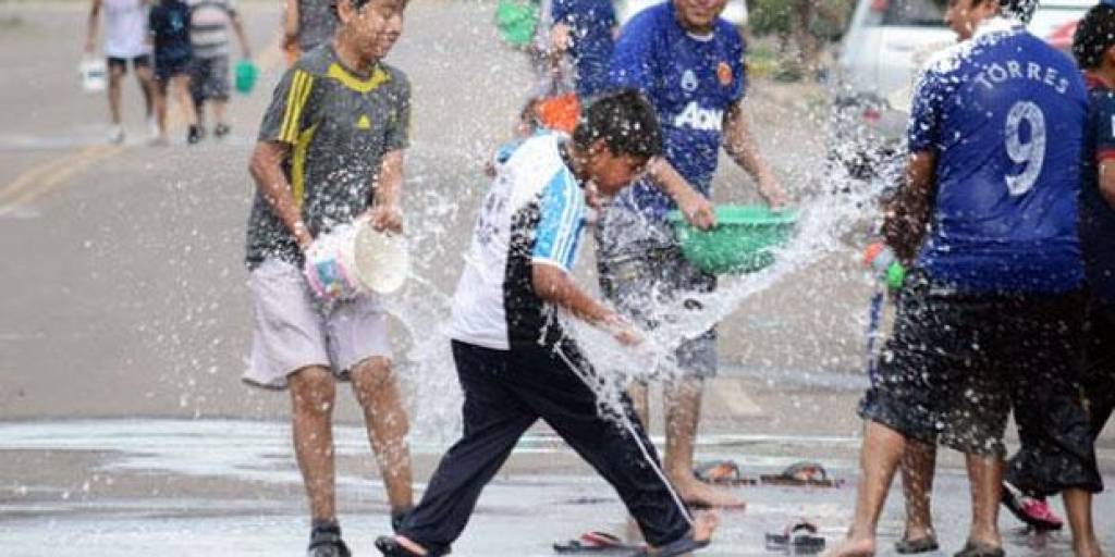 Jugar con agua en La Paz recaerá en sanciones económicas