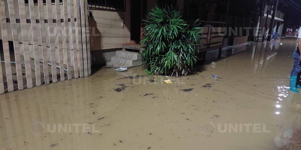El barrio Mapajo en Cobija ha sido afectado por el rebalse del río