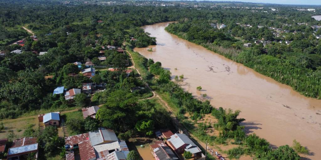 El desborde del río Acre en Cobija deja barrios anegados por el agua