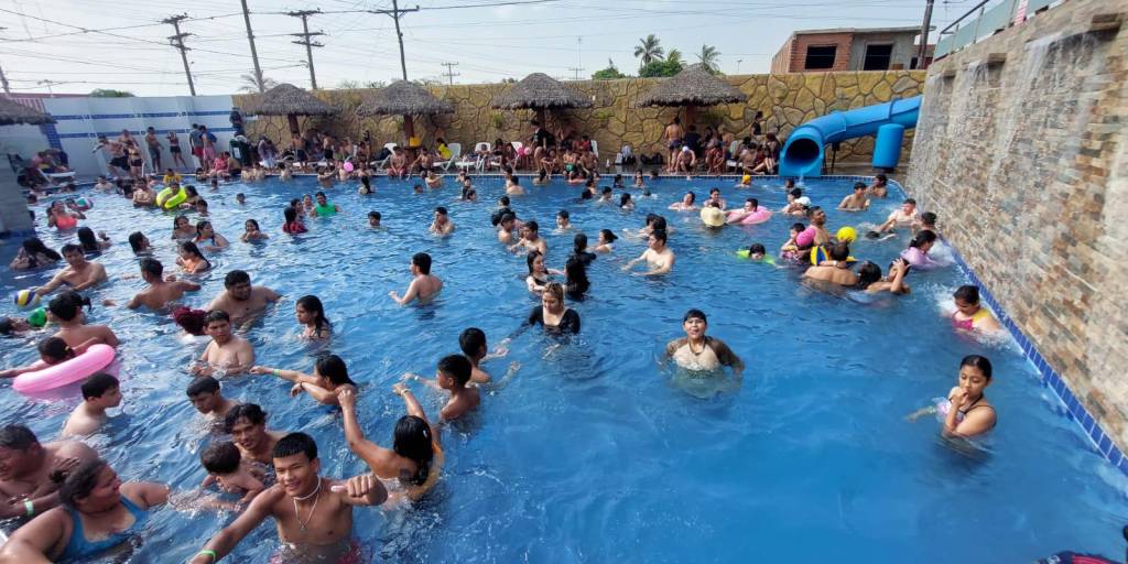 Los balnearios se llenaron este lunes en Santa Cruz ante el intenso calor