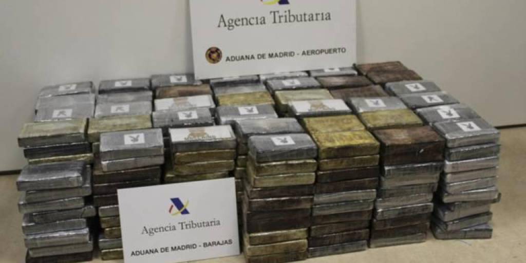 La droga encontrada en la bodega de un vuelo procedente del aeropuerto internacional de Santa Cruz de la Sierra, en Bolivia. Agencia Tributaria
