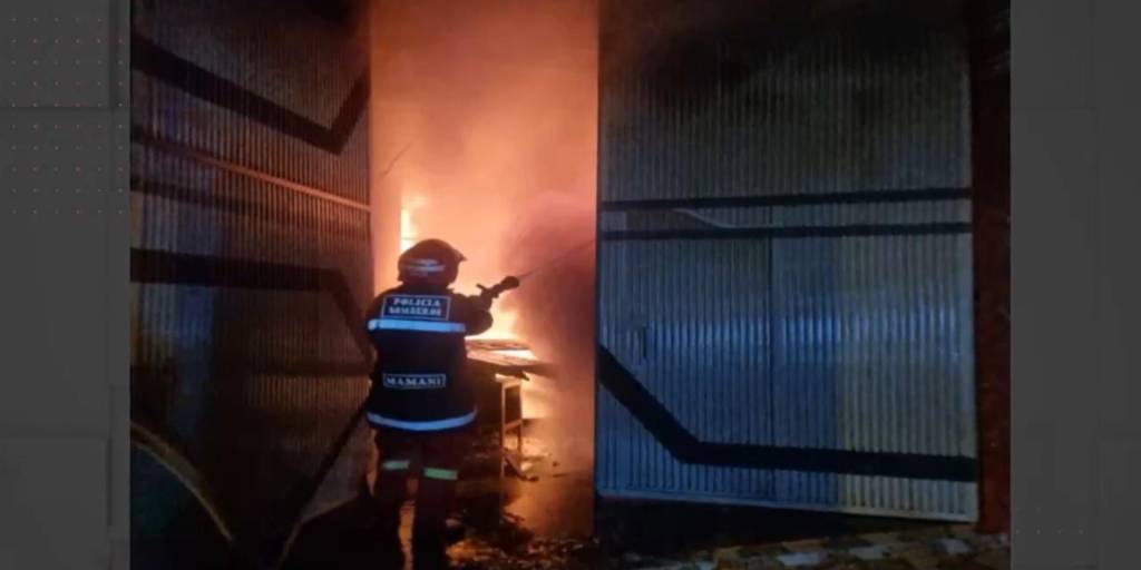 El incendio arrasó con un edificio de cuatro pisos en La Paz