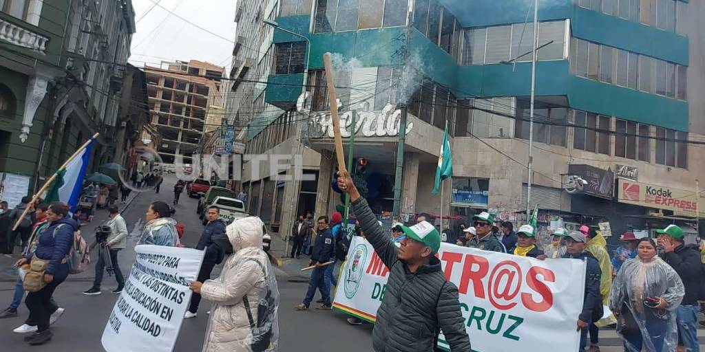 Los maestros movilizados en el centro de La Paz.