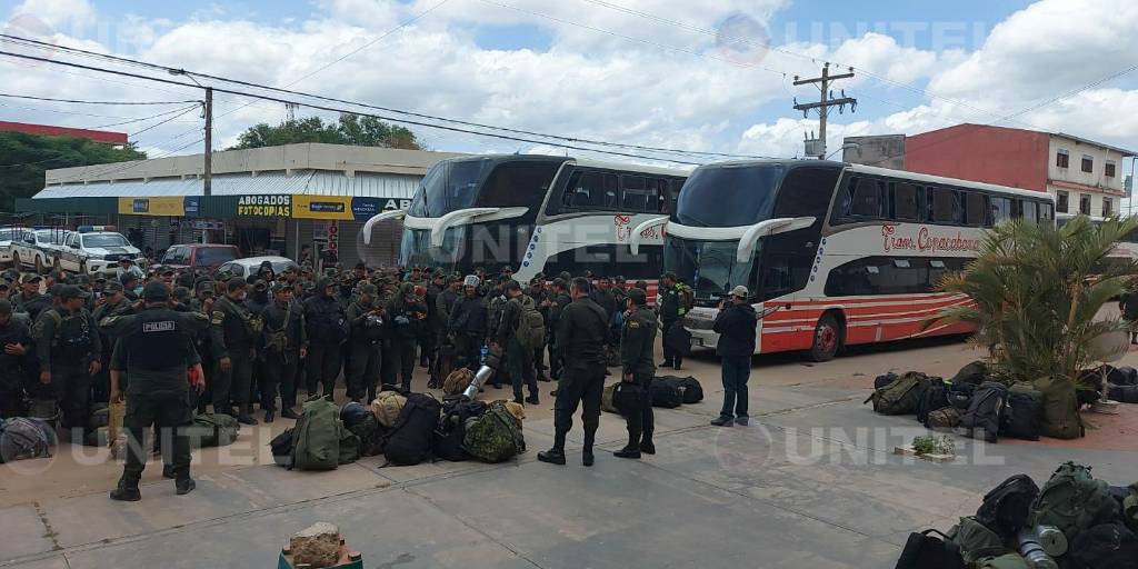 Policías llegan en 10 buses a Santa Cruz para un “relevamiento de