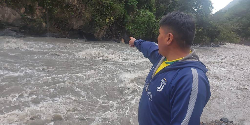 La fuerza del río ocasionó la caída de dos puentes en Yanacachi
