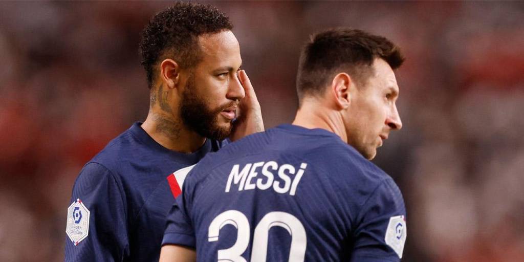 Neymar y Messi fueron compañeros en el PSG, donde no pudieron lograr lo que hicieron en el Barcelona.