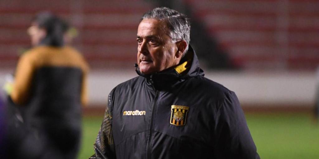 El entrenador portugués dejó el cargo en el Tigre tras la derrota ante Aurora, en el Hernando Siles.