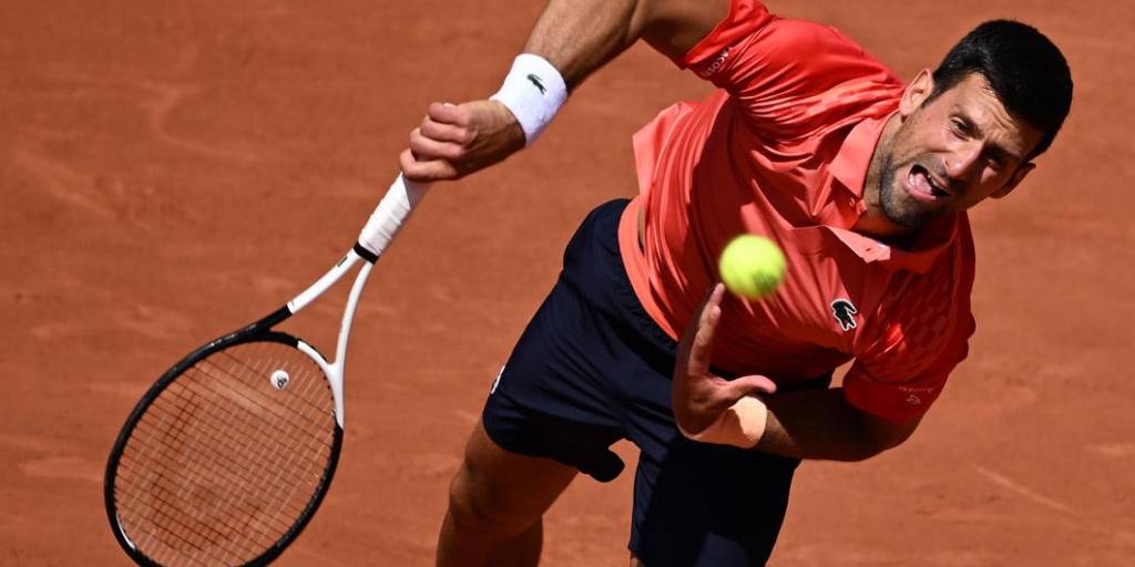 Djokovic gana con autoridad a Kovacevic en su debut en Roland Garros