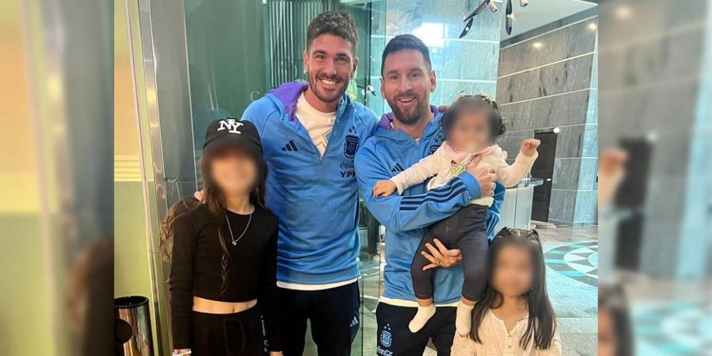 Rodrigo de Paul y Lionel Messi posaron junto a las hijas de Carlos Lampe en su estadía por La Paz.