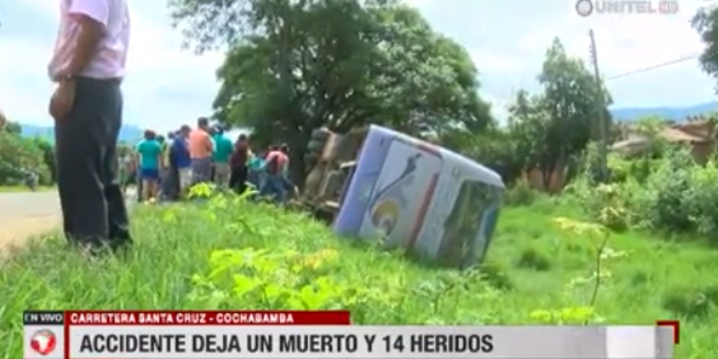 Un muerto y 14 heridos en la antigua carretera Santa Cruz - Cochabamba