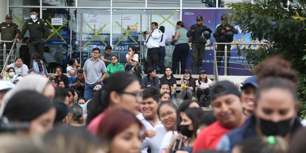Los trabajadores se manifestaron en demanda del pago de sus beneficios