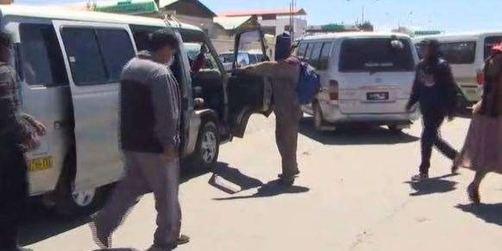 Aumentan los robos en minibuses en El Alto