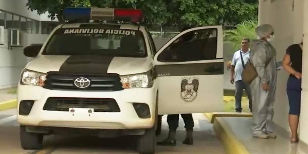 Policía boliviana en la morgue en Santa Cruz