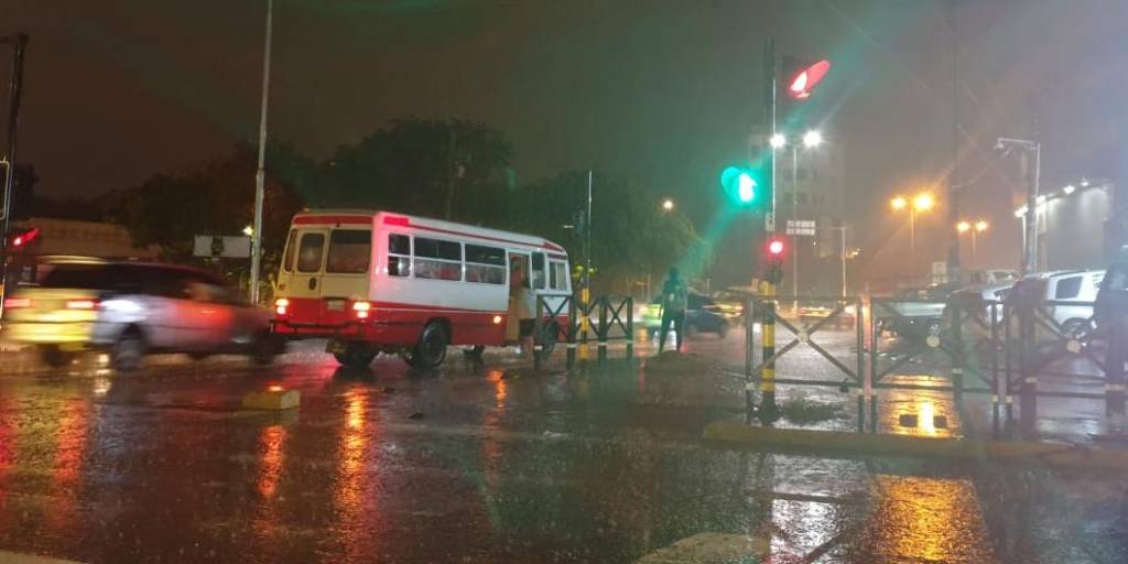 Llueve en la capital cruce a y habr descenso de temperaturas