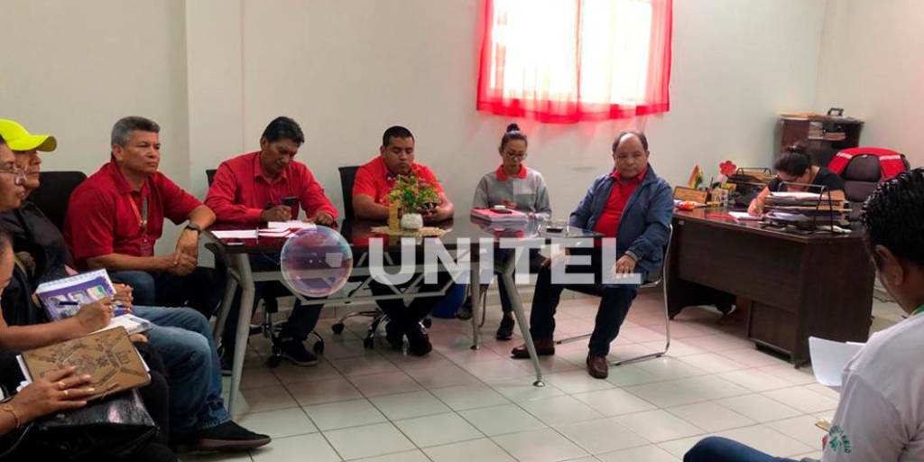 Reunión de autoridades en Montero