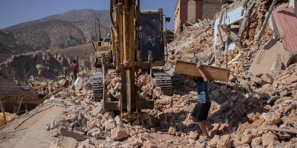 Trabajos en Marruecos tras sismo que cobró miles de vidas.