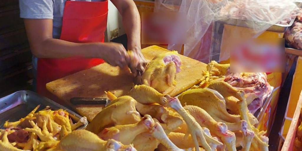 Pollos en mercados de Santa Cruz de la Sierra