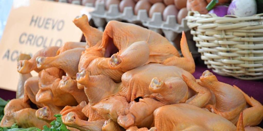 Venta de pollo en mercados de Cochabamba