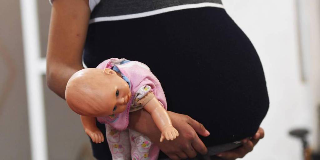 Casos de embarazos en menores va en ascenso en Bolivia