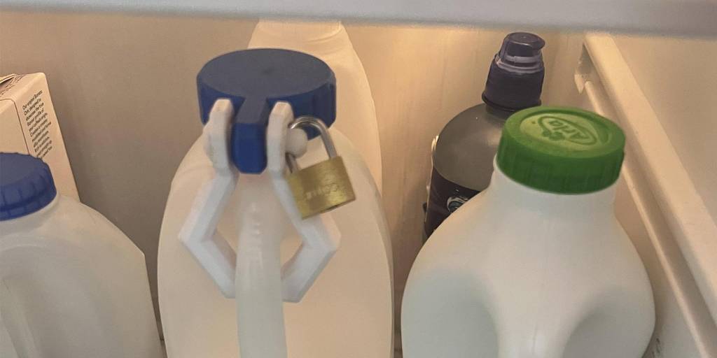 Una persona protegió la leche que llevó a su trabajo