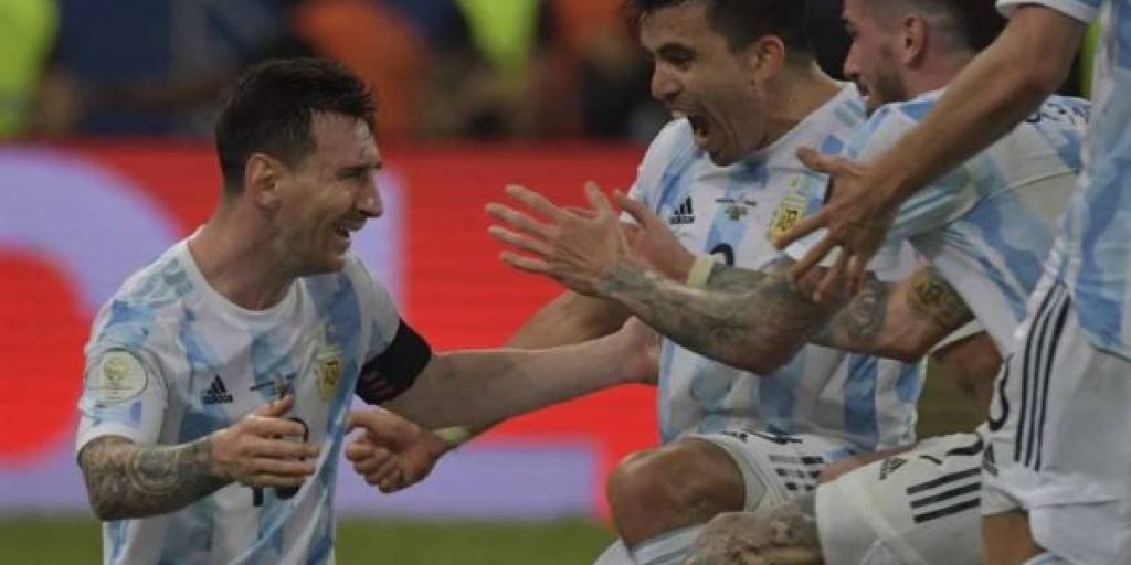 Messi celebra su primera Copa América. Foto: AFP