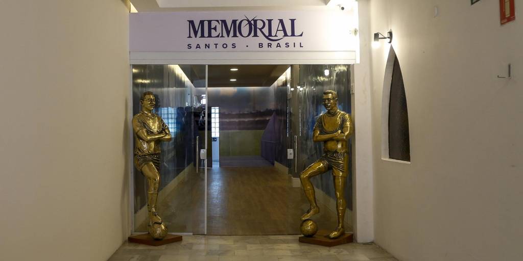 El Rey Pelé descansa en paz en mausoleo en la ciudad de Santos