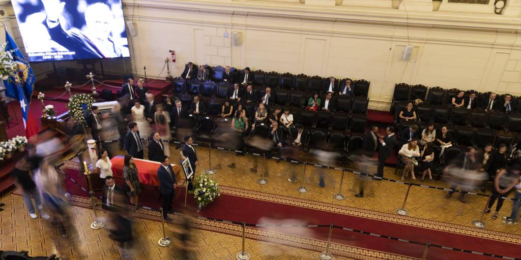Simpatizantes del fallecido expresidente chileno, Sebastián Piñera, asistieron estos días al velatorio del exmandatario