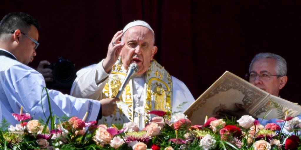 El papa Francisco durante la bendición Urbi et Orbi de Pascua.