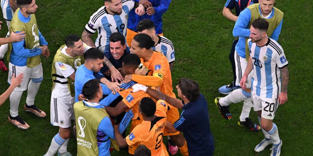 Argentinos y neerlandeses tuvieron altercados durante el partido.